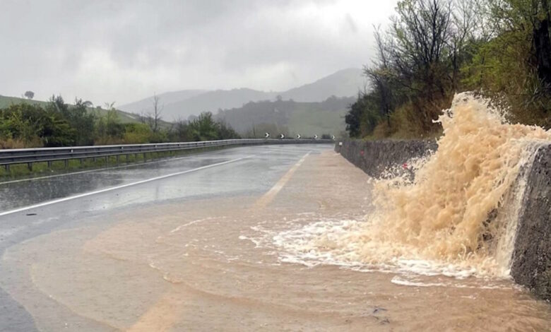 Κακοκαιρία-erminio:-Σοβαρές-υλικές-ζημιές-και-καταστροφές-στην-Ιταλία-–-Δεκάδες-απεγκλωβισμοί-στην-Απουλία