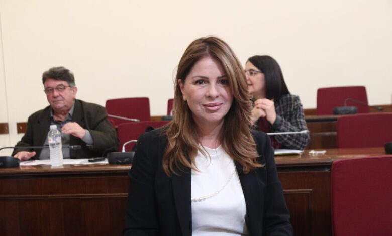 Στο-φως-οι-διάλογοι-της-δικογραφίας-για-τον-ΟΠΕΚΕΠΕ:-«Είμαι-η-Κατερίνα-Παπακώστα-βουλευτής-Τρικάλων»-–-«Να-κόψουμε-να-τα-βάλουμε-στους-δικούς-μας»