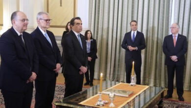 Προεδρικό-Μέγαρο:-live-η-ορκωμοσία-των-Μαργαρίτη-Σχοινά,-Ευάγγελου-Τουρνά-και-Μακάριου-Λαζαρίδη