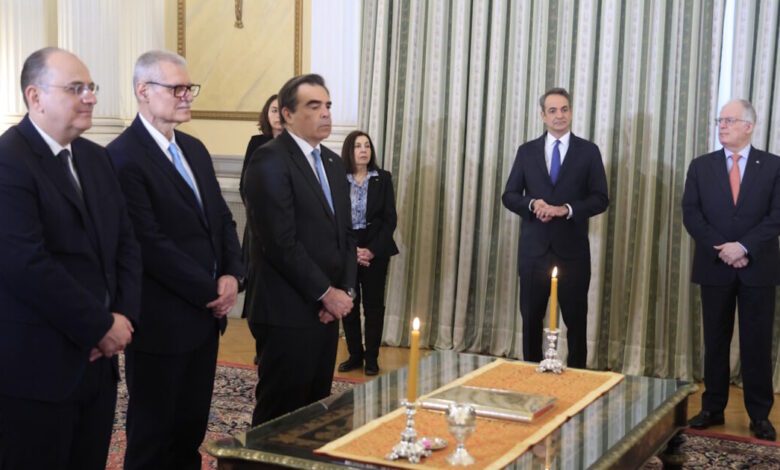 Προεδρικό-Μέγαρο:-live-η-ορκωμοσία-των-Μαργαρίτη-Σχοινά,-Ευάγγελου-Τουρνά-και-Μακάριου-Λαζαρίδη