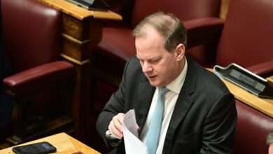 Κώστας-Αχ.-Καραμανλής:-«Βεβαίως,-το-ζητάει,-θα-το-κάνουμε»-–-Ο-διάλογος-που-εμπλέκει-τον-βουλευτή-της-ΝΔ-και-οι-37-βιολογικοί-καλλιεργητές