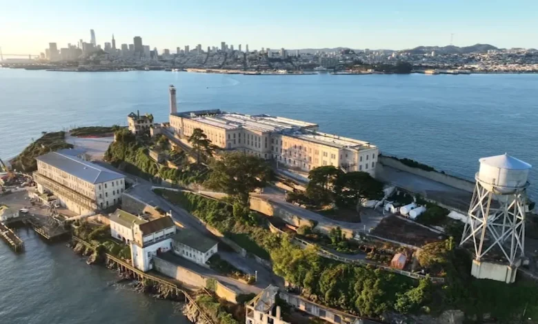 Ο-Τραμπ-ζητάει-κονδύλια-για-να-ανοίξει-ξανά-τις-φυλακές-του-Ακατράζ