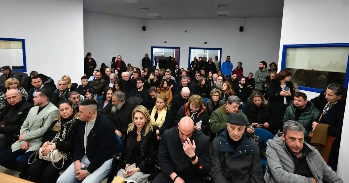 Δικηγορικοί-σύλλογοι-για-δίκη-Τεμπών:-Συγκεκριμένη-δικηγόρος-κινήθηκε-εκτός-δεοντολογίας,-λένε-«φωτογραφίζοντας»-τη-Ζωή-Κωνσταντοπούλου