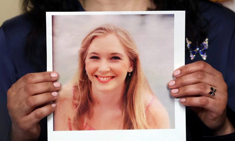 Υπόθεση-Επστάιν:-Έκκληση-στον-βασιλιά-Κάρολο-να-δεχθεί-θύματα-του-σεξουαλικού-εγκληματία-απευθύνει-η-οικογένεια-της-Βιρτζίνια-Τζιουφρέ