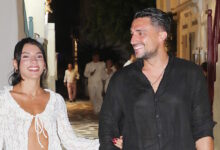 Ο-Σάκης-Κατσούλης-με-την-έγκυο-Μαριαλένα-Ρουμελιώτη-στο-δοκιμαστήριο-«για-να-βρει-ρούχα-που-να-χωράει-η-κοιλίτσα»