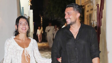 Ο-Σάκης-Κατσούλης-με-την-έγκυο-Μαριαλένα-Ρουμελιώτη-στο-δοκιμαστήριο-«για-να-βρει-ρούχα-που-να-χωράει-η-κοιλίτσα»