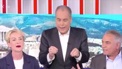 Σδούκου-και-Σκουρλέτης-μάλωσαν-on-air-και-τους-χώρισε-ο-Στραβελάκης:-«Στο-σπίτι-του-κρεμασμένου»