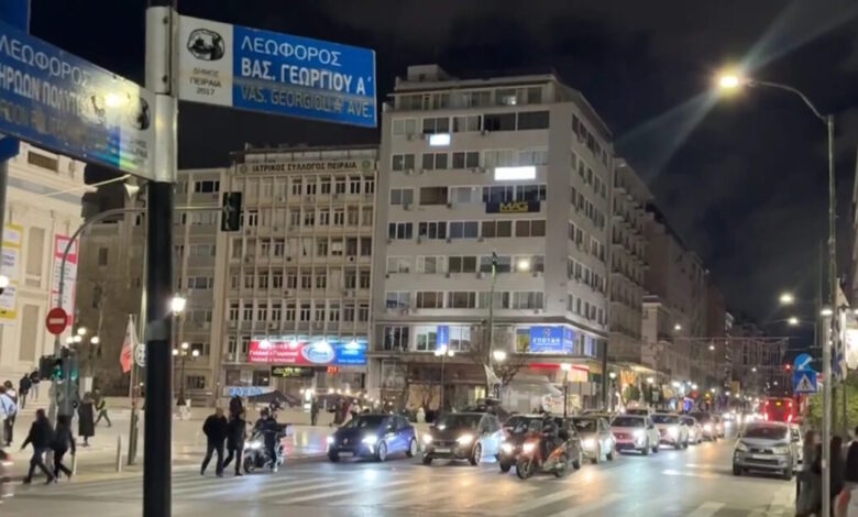 Πειραιάς:-«Πετάχτηκε-ξαφνικά-μπροστά-μου»-υποστηρίζει-ο-οδηγός-του-λεωφορείου-–-Μάχη-για-τη-ζωή-του-δίνει-ο-17χρονος