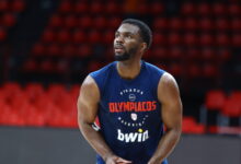 Ο-Κίναν-Έβανς-επέστρεψε-στην-Ελλάδα-και-έκανε-έκπληξη-στους-συμπαίκτες-του-στον-Ολυμπιακό