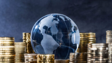 Η-παγκόσμια-οικονομία-υπό-πίεση:-Ο-πόλεμος-στη-Μέση-Ανατολή-εκτοξεύει-πληθωρισμό-και-αποδόσεις-κρατικών-ομολόγων