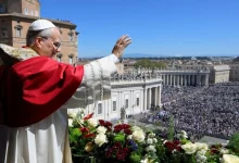 Ο-Πάπας-Λέων-καλεί-τους-παγκόσμιους-ηγέτες-να-επιλέξουν-την-ειρήνη-στην-πρώτη-του-Πασχαλινή-Λειτουργία