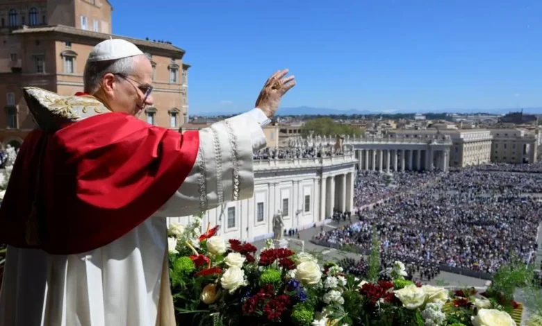 Ο-Πάπας-Λέων-καλεί-τους-παγκόσμιους-ηγέτες-να-επιλέξουν-την-ειρήνη-στην-πρώτη-του-Πασχαλινή-Λειτουργία