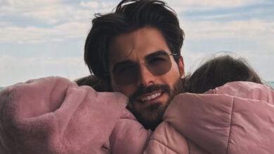 Ο-Άρης-Μουγκοπέτρος-μοιράστηκε-νέες-τρυφερές-φωτογραφίες-με-τις-δίδυμες-κόρες-του