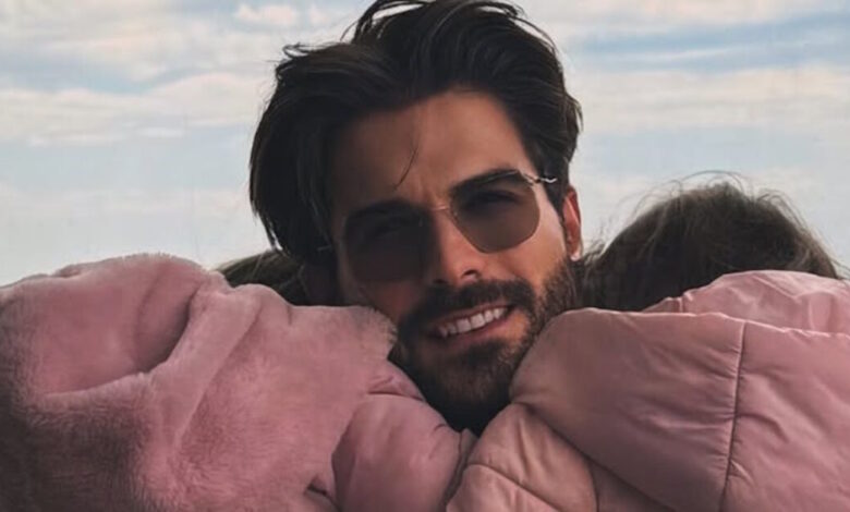 Ο-Άρης-Μουγκοπέτρος-μοιράστηκε-νέες-τρυφερές-φωτογραφίες-με-τις-δίδυμες-κόρες-του