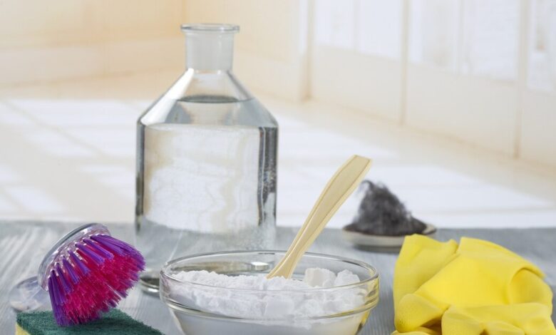 Καθαριστικά-με-φυσικά-υλικά:-Τι-λειτουργεί-πραγματικά-και-πώς-μειώνουν-το-κόστος-στο-σπίτι-–-Το-πιο-διαδεδομένο-«diy-hack»-είναι-και-το-λιγότερο-αποτελεσματικό
