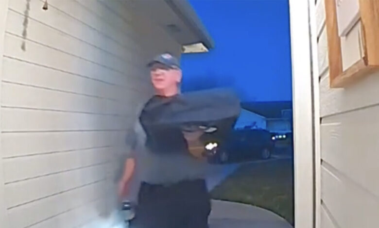 ΗΠΑ:-Ο-viral-ντελιβεράς-που-μάζεψαν-γι’-αυτόν-40.000-δολάρια-σε-φιλοδωρήματα