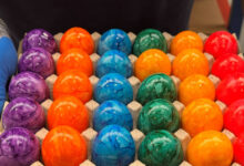 Γερμανία:-Κυνηγούσαν-πασχαλινά-αυγά-και-βρήκαν-ένα-μπουκαλάκι-με-το-θανατηφόρο-ραδιενεργό-«Πολώνιο-210»