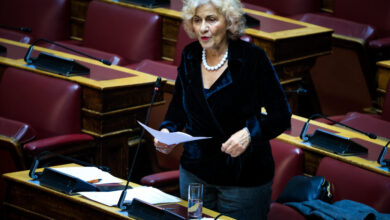 Θεανώ-Φωτίου:-Συλλυπητήρια-από-όλες-τις-πτέρυγες-της-Βουλής-στη-βουλευτή-της-Νέας-Αριστεράς-για-τον-θάνατο-του-48χρονου-γιου-της