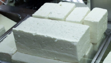 Ο-Ντόναλντ-Τραμπ-κήρυξε-πόλεμο-στη-φέτα:-Εκστρατεία-εξαγωγής-«fake»-τυριών-από-τις-ΗΠΑ