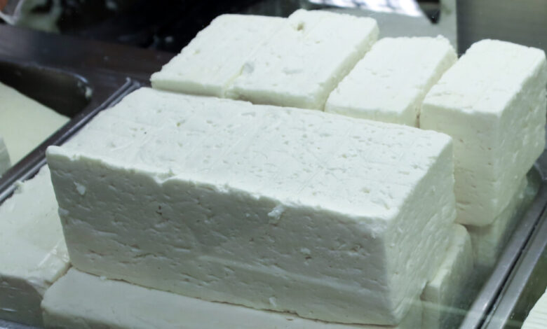 Ο-Ντόναλντ-Τραμπ-κήρυξε-πόλεμο-στη-φέτα:-Εκστρατεία-εξαγωγής-«fake»-τυριών-από-τις-ΗΠΑ