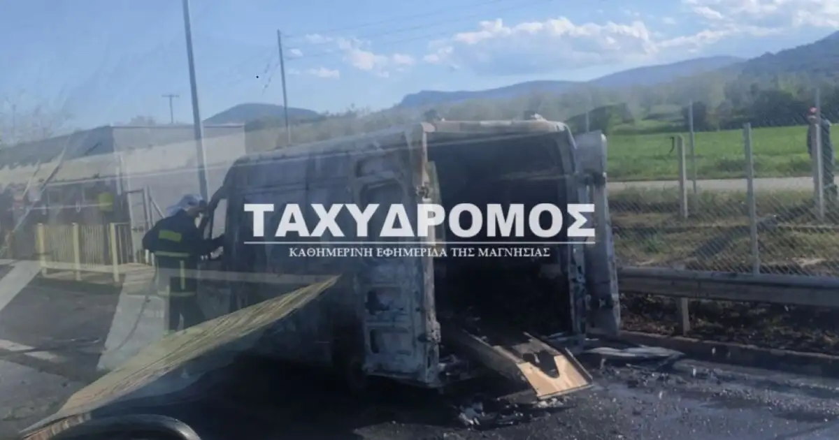 Βόλος:-Φωτιά-σε-εν-κινήσει-ασθενοφόρο,-μετέφερε-12χρονο-παιδί-στην-Αθήνα