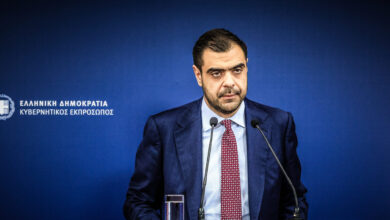 Μαρινάκης-κατά-Τσίπρα-για-διάγγελμα-Μητσοτάκη:-«Όσο-πέφτει-στις-δημοσκοπήσεις,-τόσο-περνάει-πάνω-από-τον-πήχη-του-θράσους»