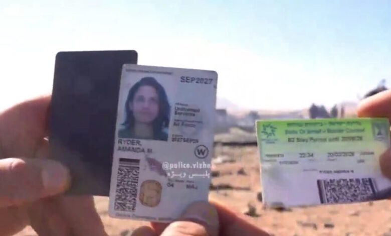 Το-Ιράν-ισχυρίζεται-ότι-βρήκε-τις-ταυτότητες-και-άλλα-αντικείμενα-των-Αμερικανών-πιλότων-μετά-την-κατάρριψη-του-f-15