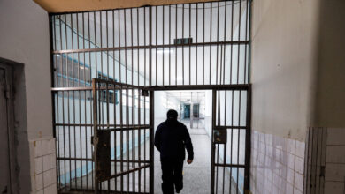 Συνελήφθη-36χρονη-που-έκρυψε-ναρκωτικά-στα-γεννητικά-της-όργανα-για-να-τα-περάσει-στον-ισοβίτη-φίλο-της