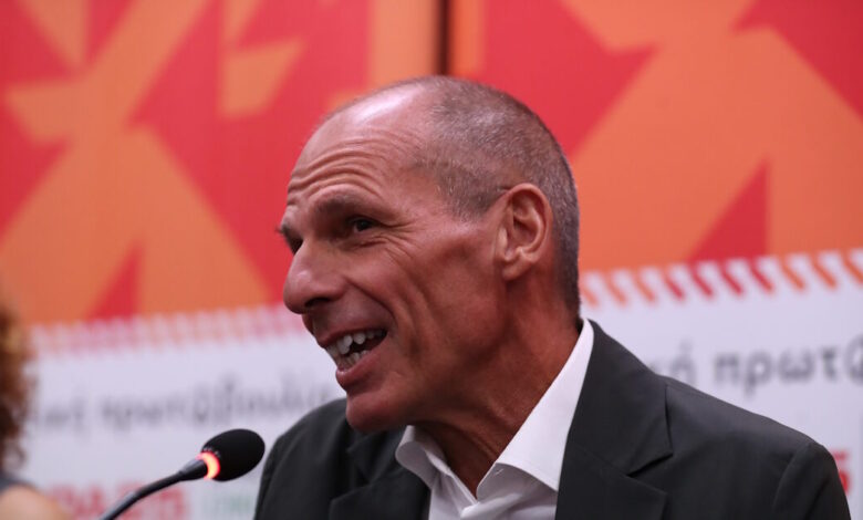 Ο-Γιάνης-Βαρουφάκης-στη-Μόσχα-χορεύει-techno-κομμάτι-με-το-όνομά-του