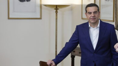 Τσίπρας-για-διάγγελμα-Μητσοτάκη:-«Το-μόνο-ασυμβίβαστο-είναι-του-πρωθυπουργού-και-του-πολιτικού-απατεώνα»