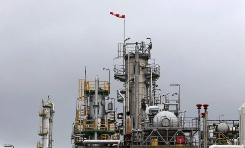 Το-πετρέλαιο-ανεβαίνει-πάλι-στις-«κορυφές»-του-2022-–-Σε-αναβρασμό-η-αγορά-μετρά-αντίστροφα-για-το-τελεσίγραφο-Τραμπ