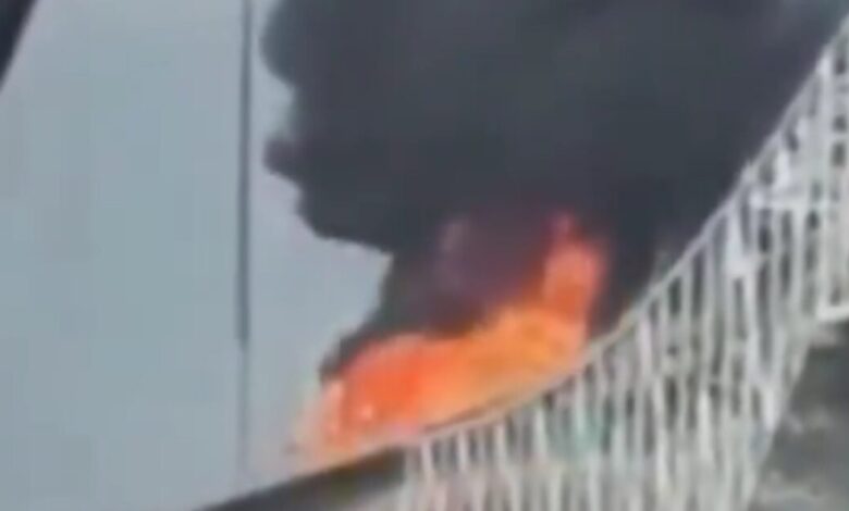 Παναμάς:-Τεράστια-φωτιά-στη-«Γέφυρα-της-Αμερικής»-μετά-από-ισχυρή-έκρηξη-σε-βυτιοφόρο-πάνω-από-τη-Διώρυγα