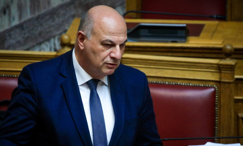 Στην-Επιτροπή-Δεοντολογίας-Τσιάρας-και-Μηταράκης-–-Με-υπόμνημα-θα-απαντήσουν-οι-υπόλοιποι-«γαλάζιοι»-βουλευτές-για-την-υπόθεση-ΟΠΕΚΕΠΕ