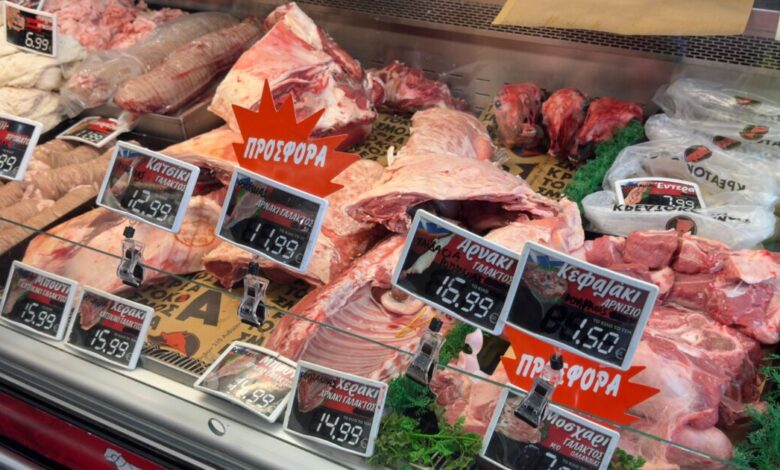 «Πουλάω-μόνο-ρουμάνικα-αρνιά-και-κατσίκια»-–-«Η-εκτίναξη-των-τιμών-οδηγεί-στην-αγορά-εισαγόμενων»-λένε-ιδιοκτήτες-κρεοπωλείων