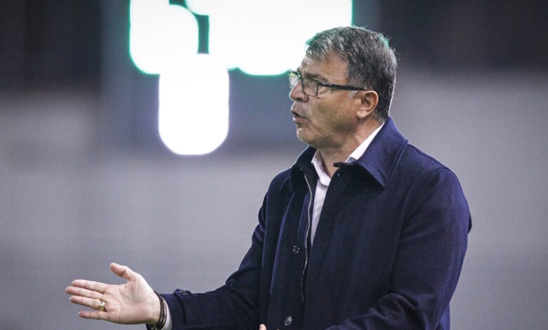 Τέλος-ο-Τάκης-Λεμονής-από-τη-Ραντνίτσκι-μετά-από-11-αγώνες