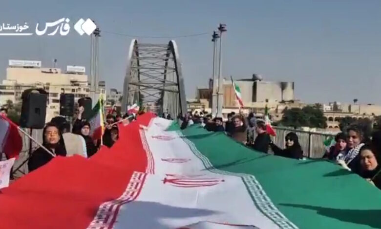 Μέση-Ανατολή:-«Θα-συμβεί-απόψε»-λέει-ο-Τραμπ-–-Με-ανθρώπινες-αλυσίδες-σε-εργοστάσια-ηλεκτρικής-ενέργειας,-απαντά-το-Ιράν-–-live-όλες-οι-εξελίξεις