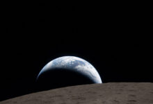 artemis-ii:-Η-πρώτη-φωτογραφία-της-Γης-από-την-αθέατη-πλευρά-της-Σελήνης