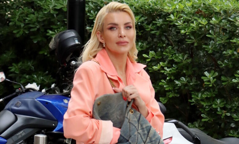 Η-Κατερίνα-Καινούργιου-πήρε-εξιτήριο-από-το-μαιευτήριο-και-δημοσίευσε-τις-πρώτες-φωτογραφίες-της-κόρης-της