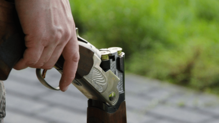 Τρίκαλα:-33χρονος-με-καραμπίνα-στη-μέση-κεντρικού-δρόμου-απειλούσε-να-σκοτώσει-τον-κουνιάδο-του