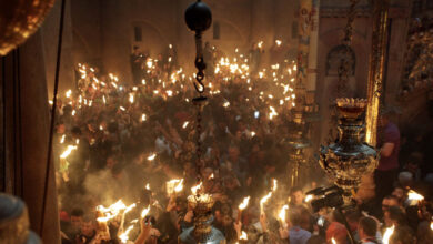 Άγιο-Φως:-Στα-Ιεροσόλυμα-το-πρωί-του-Μεγάλου-Σαββάτου-η-ελληνική-αποστολή,-xωρίς-πιστούς-η-τελετή-αφής