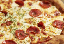 Η-πίτσα-«κόντρα»-στο-σουβλάκι:-Η-προσιτή-λύση-για-φαγητό-με-τις-λιγότερες-ανατιμήσεις-–-Πώς-επηρεάζεται-από-τις-κρίσεις