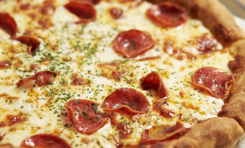 Η-πίτσα-«κόντρα»-στο-σουβλάκι:-Η-προσιτή-λύση-για-φαγητό-με-τις-λιγότερες-ανατιμήσεις-–-Πώς-επηρεάζεται-από-τις-κρίσεις