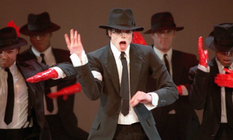 Μάικλ-Τζάκσον:-Φωτογραφίες-και-καταγγελίες-σοκ-σε-νέα-αγωγή-για-κακοποίηση-παιδιών-7-–-8-ετών,-στο-επίκεντρο-4-αδέλφια