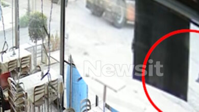 Μενίδι:-Βίντεο-ντοκουμέντο-από-το-φορτηγό-να-περνάει-πάνω-από-την-82χρονη-που-έχασε-τη-ζωή-της-στο-τροχαίο