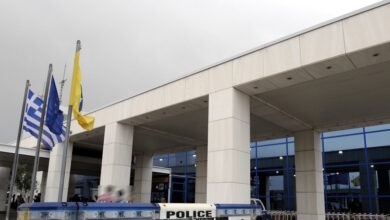 Χειροπέδες-σε-40χρονο-αλλοδαπό-στο-«Ελευθέριος-Βενιζέλος»,-καταζητείτο-με-ευρωπαϊκό-ένταλμα-για-διακίνηση-μεταναστών