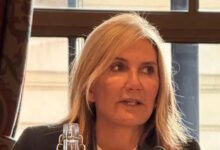 Μαρέβα-Γκραμπόφσκι-Μητσοτάκη-για-το-ελληνικό-age-ban-στα-social-media:-Να-προστατεύσουμε-τα-παιδιά-από-τον-εθιστικό-αλγόριθμο