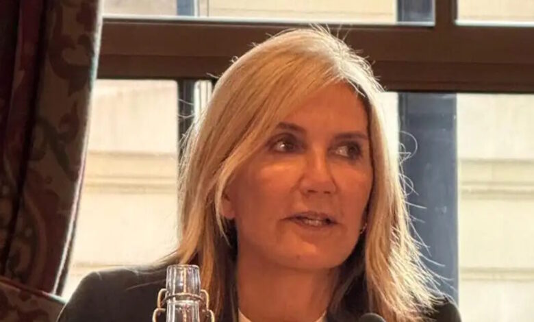 Μαρέβα-Γκραμπόφσκι-Μητσοτάκη-για-το-ελληνικό-age-ban-στα-social-media:-Να-προστατεύσουμε-τα-παιδιά-από-τον-εθιστικό-αλγόριθμο