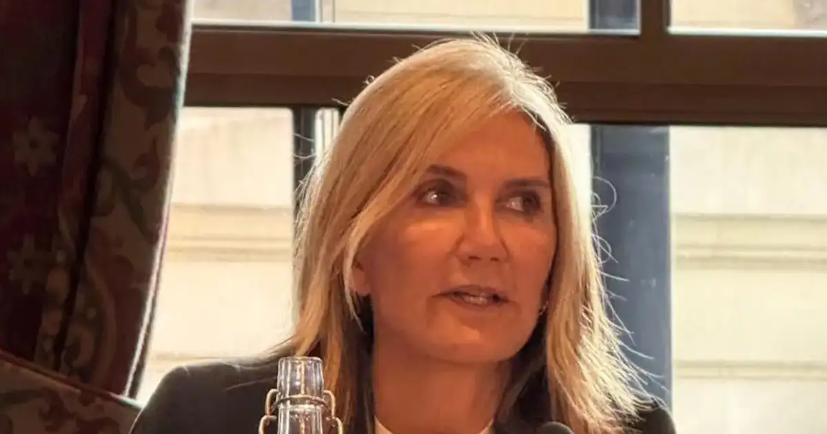 Μαρέβα-Γκραμπόφσκι-Μητσοτάκη-για-το-ελληνικό-age-ban-στα-social-media:-Να-προστατεύσουμε-τα-παιδιά-από-τον-εθιστικό-αλγόριθμο