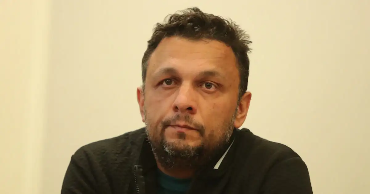 Λύγισε-ο-Πάνος-Ρούτσι:-Σήμερα-θα-σβήναμε-τα-κεράκια-του-Ντένις,-αν-με-ακούς-εκεί-ψηλά-σε-αγαπάμε-πολύ