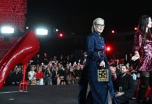 Η-Μέριλ-Στριπ-«καρφώνει»-τη-Μελάνια-Τραμπ-για-το-χακί-μπουφάν-με-το-μήνυμα-«i-really-don’t-care»